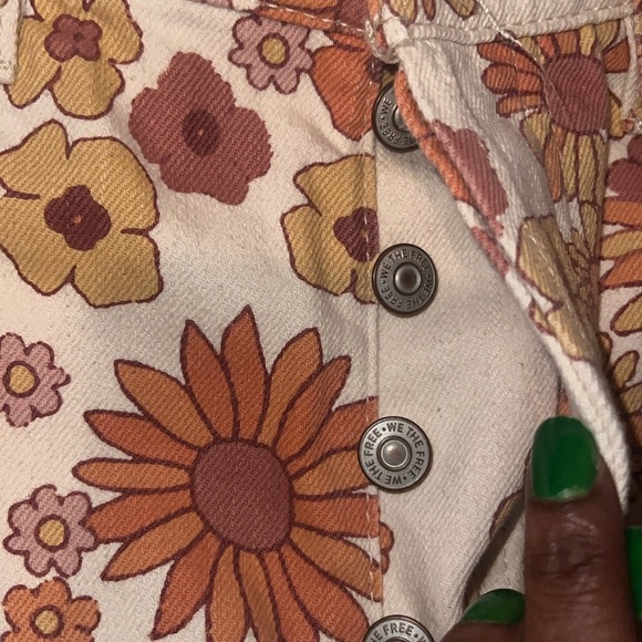 We The Free High Waist Cream and Orange Floral Shorts size 26 - Picture 5 of 8